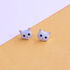 Earring Kitten Snow